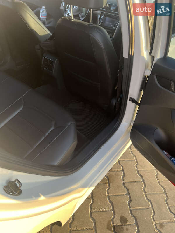 Седан Volkswagen Passat 2014 в Днепре