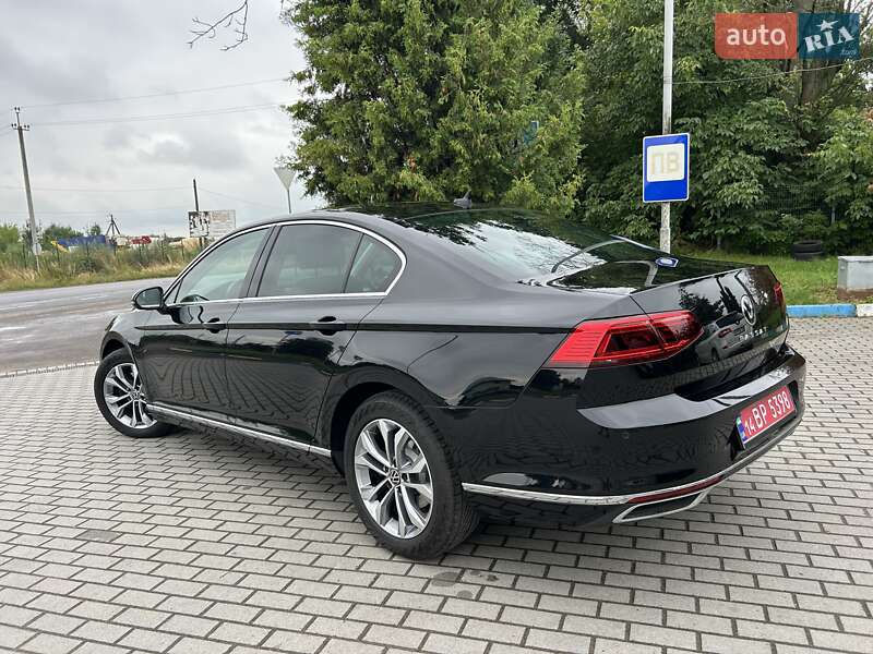 Седан Volkswagen Passat 2020 в Львове
