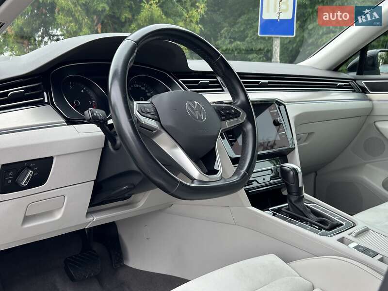 Седан Volkswagen Passat 2020 в Львове