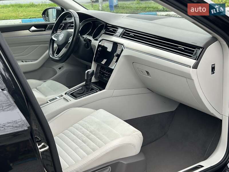 Седан Volkswagen Passat 2020 в Львове