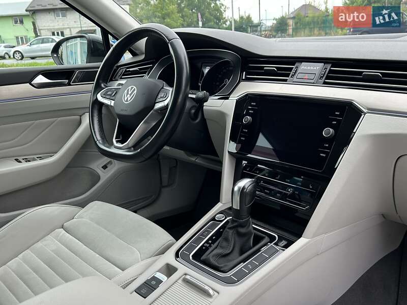 Седан Volkswagen Passat 2020 в Львове