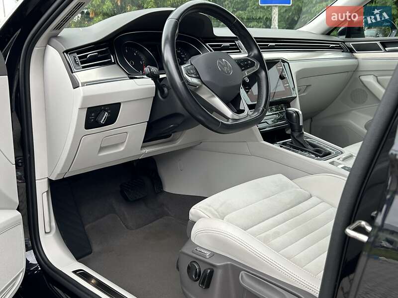 Седан Volkswagen Passat 2020 в Львове