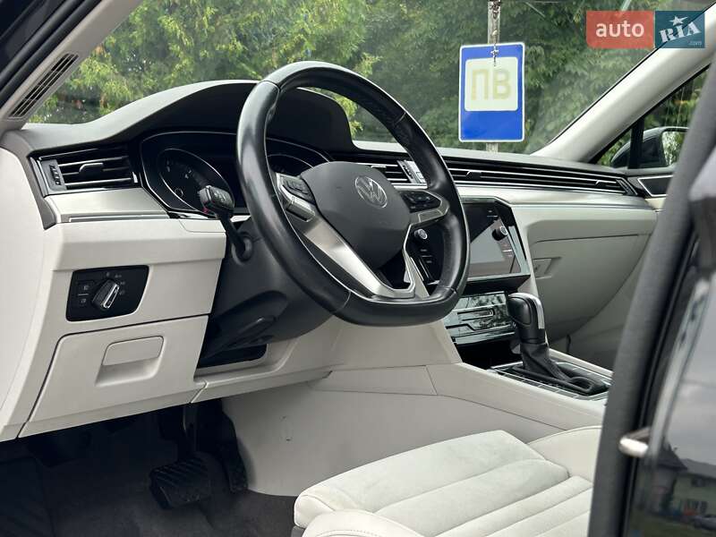 Седан Volkswagen Passat 2020 в Львове