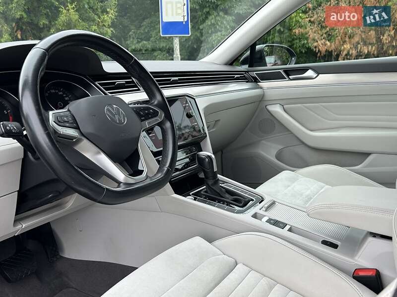 Седан Volkswagen Passat 2020 в Львове