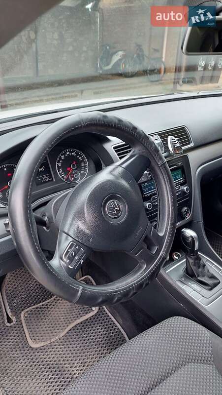 Седан Volkswagen Passat 2013 в Киеве