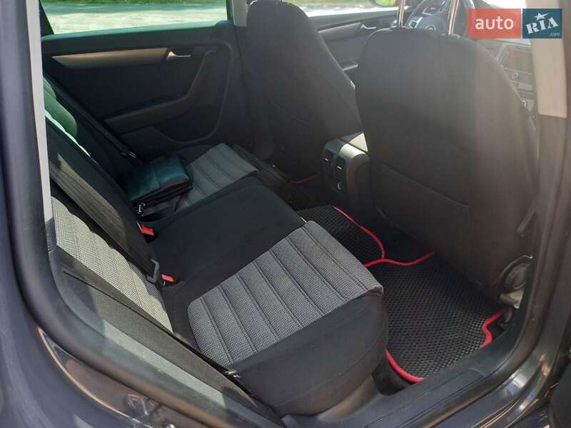 Универсал Volkswagen Passat 2012 в Радомышле