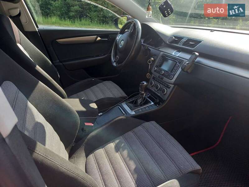 Универсал Volkswagen Passat 2012 в Радомышле