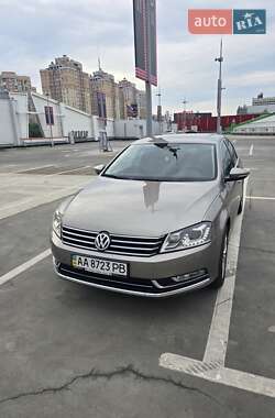 Седан Volkswagen Passat 2012 в Киеве