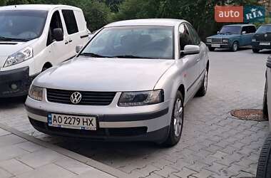 Седан Volkswagen Passat 1999 в Черновцах