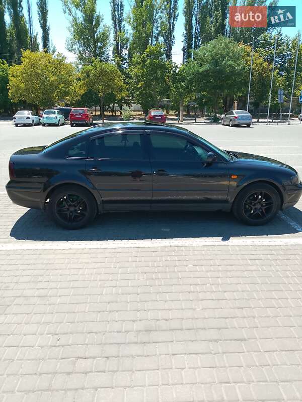 Седан Volkswagen Passat 1997 в Одессе