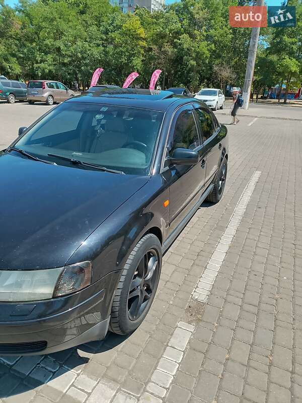 Седан Volkswagen Passat 1997 в Одессе