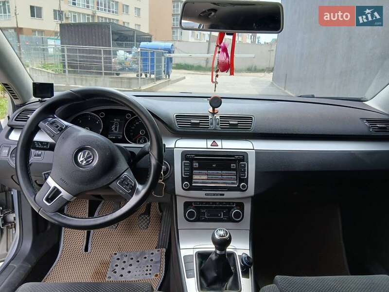 Универсал Volkswagen Passat 2010 в Львове