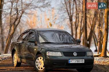 Седан Volkswagen Passat 1996 в Калуше