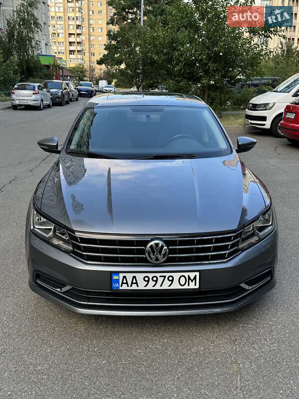 Седан Volkswagen Passat 2018 в Киеве