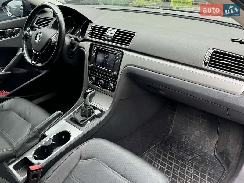 Седан Volkswagen Passat 2018 в Киеве