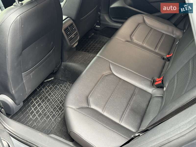Седан Volkswagen Passat 2018 в Киеве