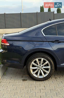 Седан Volkswagen Passat 2015 в 