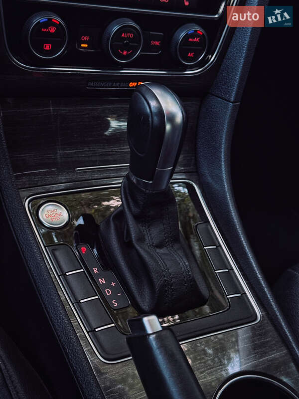 Седан Volkswagen Passat 2016 в Києві