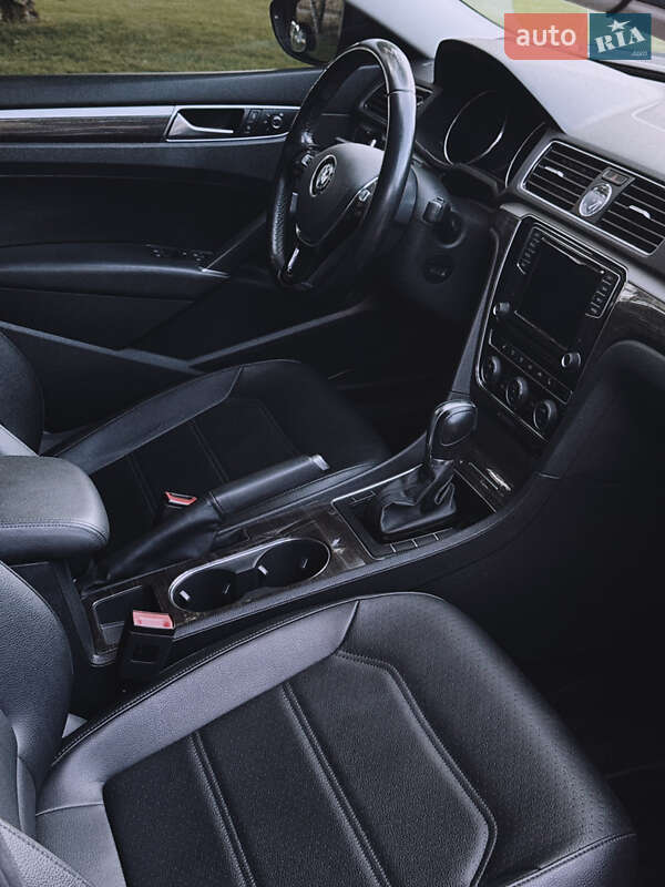 Седан Volkswagen Passat 2016 в Києві