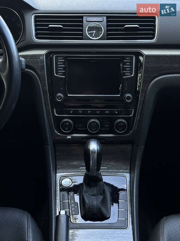 Седан Volkswagen Passat 2016 в Києві