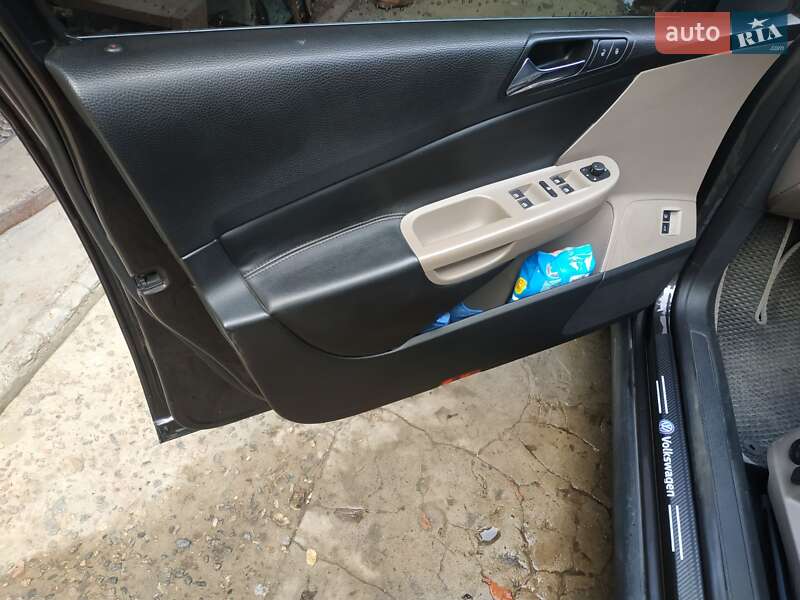 Універсал Volkswagen Passat 2006 в Одесі