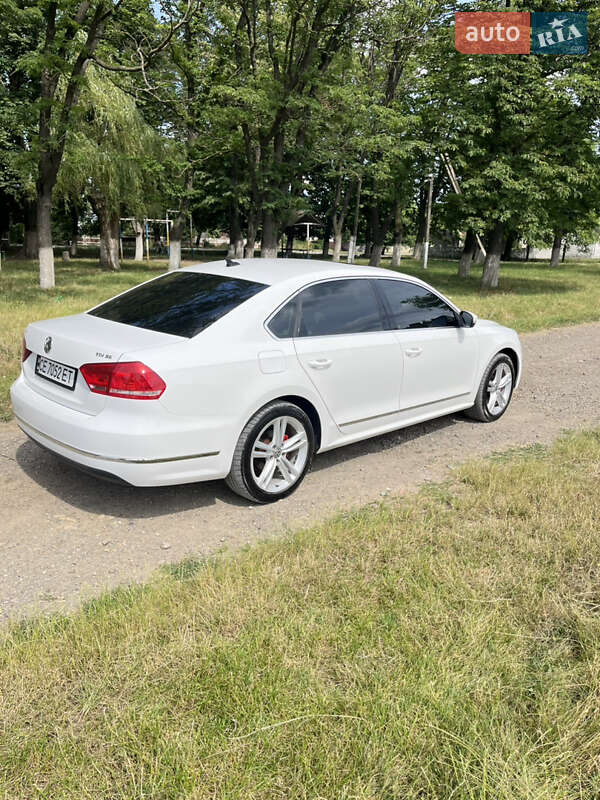 Седан Volkswagen Passat 2014 в Чернівцях