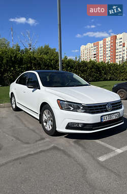 Седан Volkswagen Passat 2016 в Киеве
