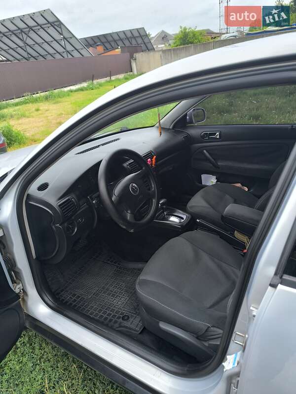 Седан Volkswagen Passat 1999 в Ромнах