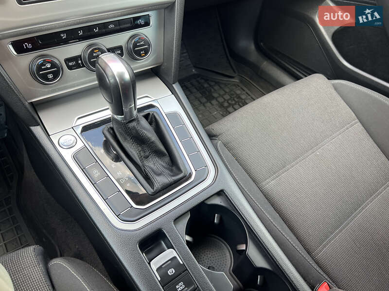 Универсал Volkswagen Passat 2015 в Киеве