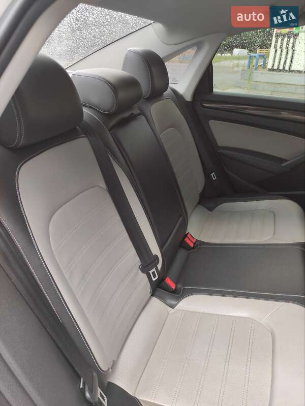 Седан Volkswagen Passat 2014 в Киеве