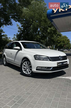 Універсал Volkswagen Passat 2013 в Миколаєві