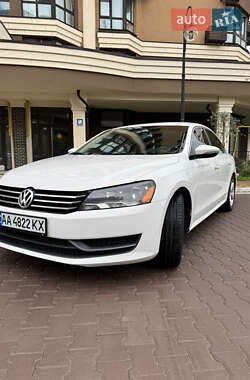 Седан Volkswagen Passat 2012 в Киеве