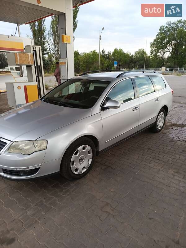 Универсал Volkswagen Passat 2006 в Марганце