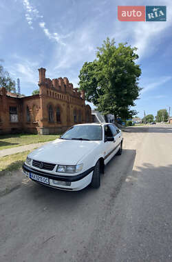 Седан Volkswagen Passat 1994 в Краснограде