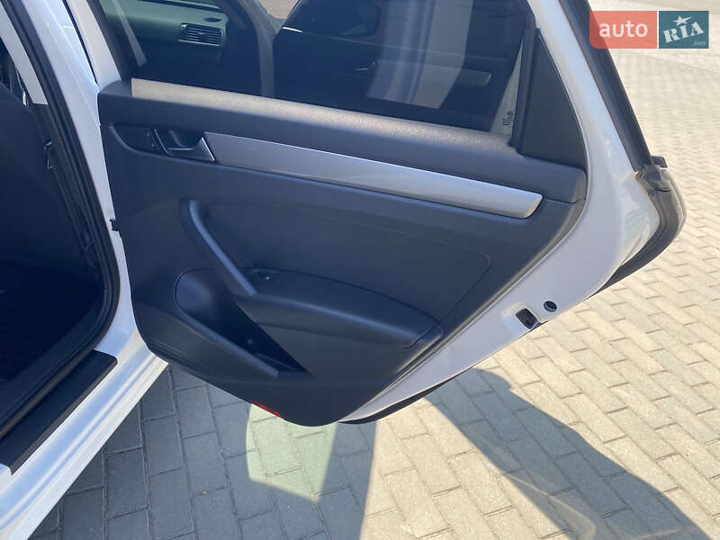 Седан Volkswagen Passat 2014 в Мукачево