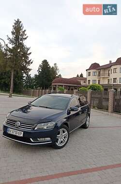 Универсал Volkswagen Passat 2011 в Староконстантинове