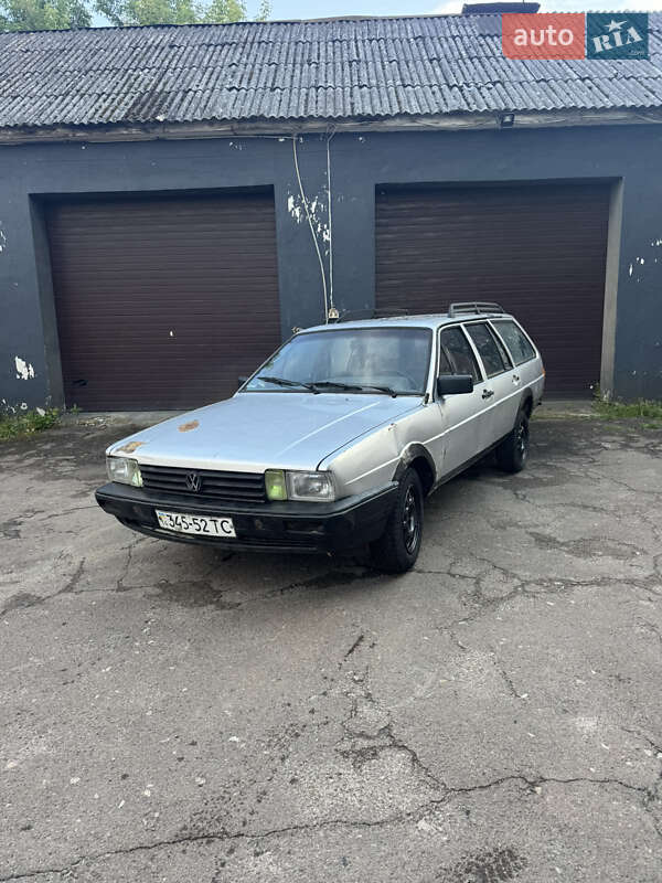 Универсал Volkswagen Passat 1987 в Сарнах
