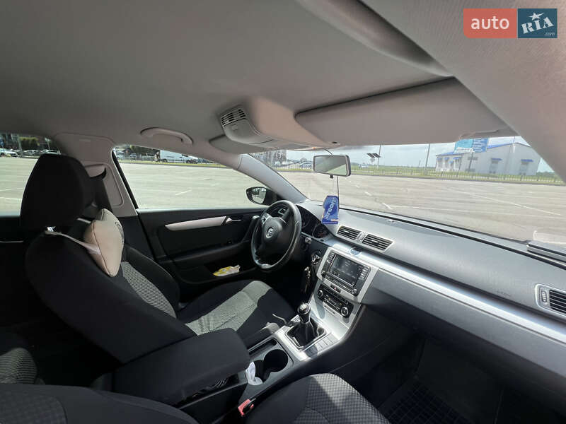 Седан Volkswagen Passat 2011 в Киеве