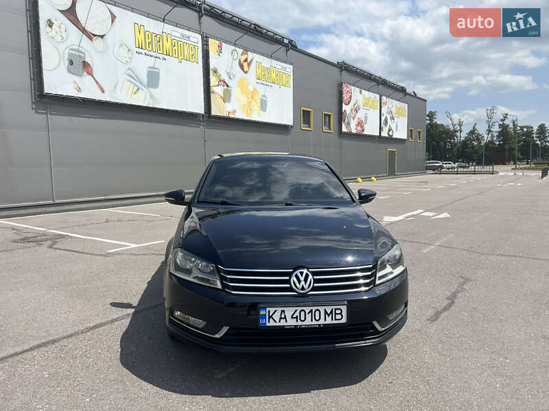 Седан Volkswagen Passat 2011 в Киеве