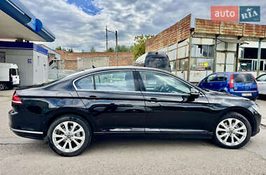 Седан Volkswagen Passat 2018 в Чернівцях