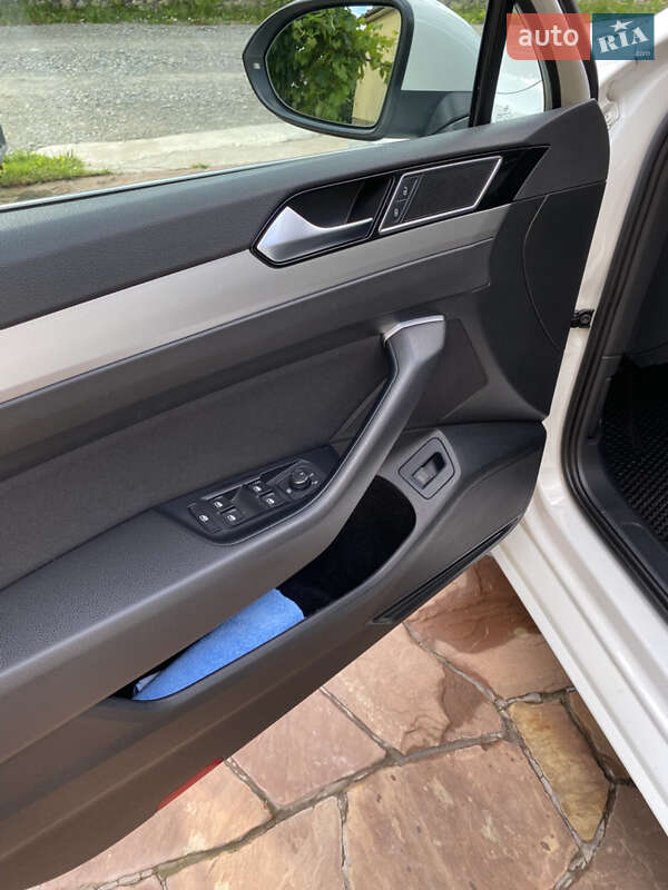 Универсал Volkswagen Passat 2015 в Тернополе фото 10 Универсал Volkswagen Passat 2015 в Тернополе