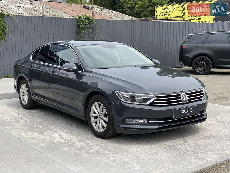 Седан Volkswagen Passat 2017 в Киеве