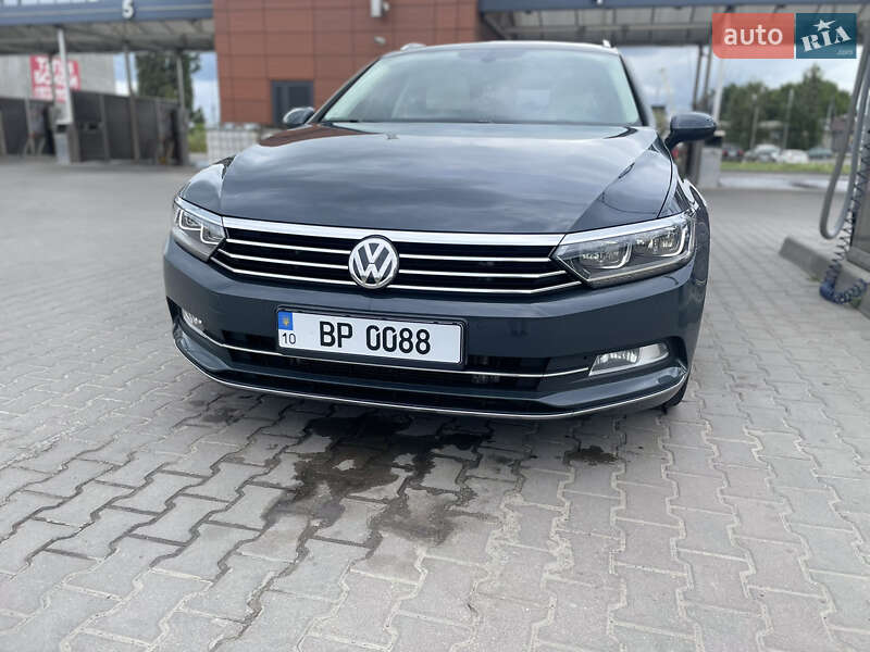 Универсал Volkswagen Passat 2015 в Вишневом