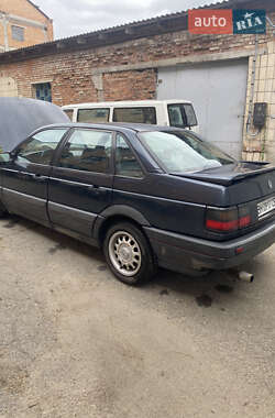 Седан Volkswagen Passat 1990 в 