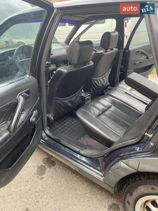 Седан Volkswagen Passat 1990 в Ромнах