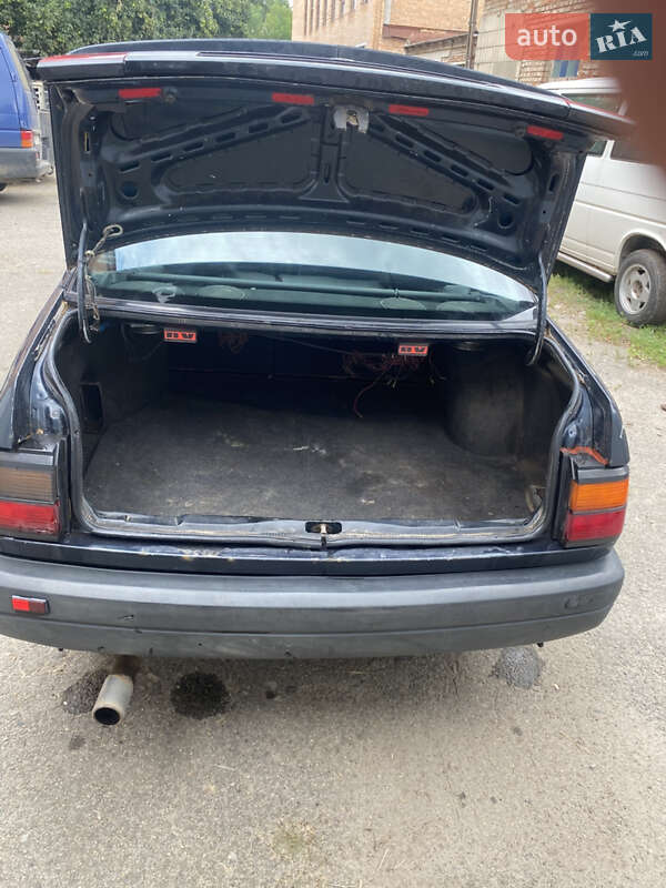 Седан Volkswagen Passat 1990 в Ромнах