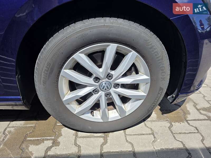 Универсал Volkswagen Passat 2017 в Киеве