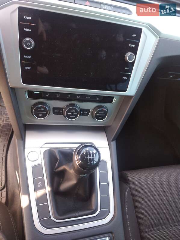 Универсал Volkswagen Passat 2017 в Житомире