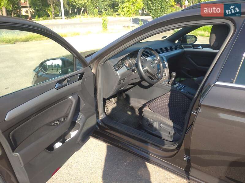 Универсал Volkswagen Passat 2017 в Житомире