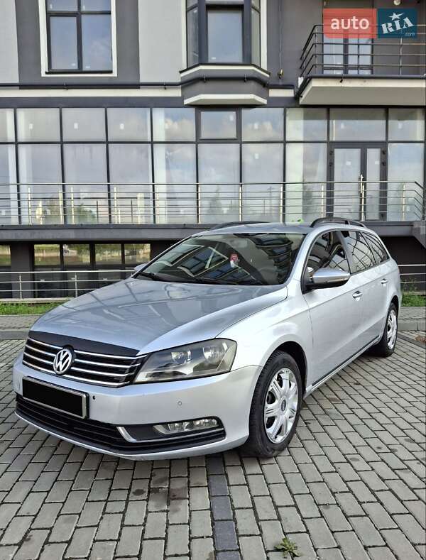 Універсал Volkswagen Passat 2012 в Івано-Франківську